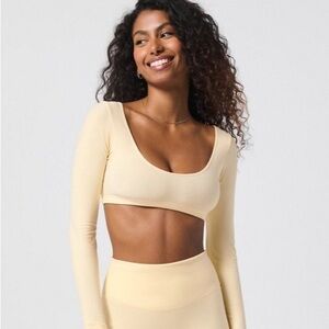 Fabletics Luxe360 HeatherFlex Long-Sleeve Crop Top Buttercream Heather L